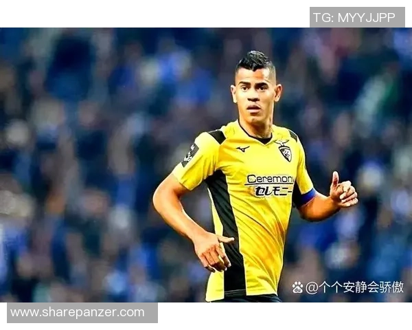 足球9号中后卫球星崛起 探索其如何成为球队防线的绝对核心